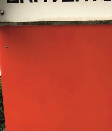 Standerskilt i aluminium på stål-stolper
